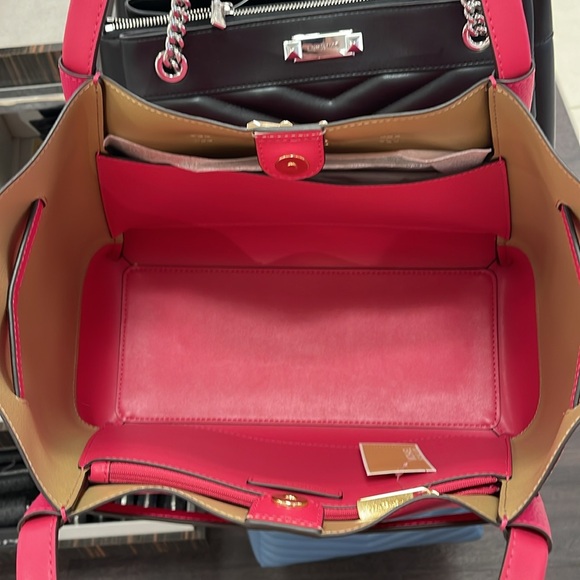 MICHAEL KORS
Reed Large Leather Belted Satchel Shoulder Handbag
Electric Pink - Picture 8 of 16